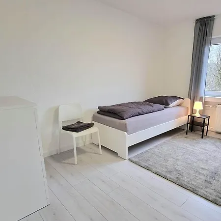 דירה Monteurwohnung Mit Balkon, 5 Zimmer, Voll Ausgestattet, Waesche Inklusive, Kostenfreier Parkplatz Und Wlan - Il01