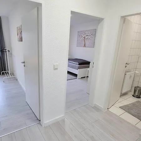 דירה Monteurwohnung Mit Balkon, 5 Zimmer, Voll Ausgestattet, Waesche Inklusive, Kostenfreier Parkplatz Und Wlan - Il01