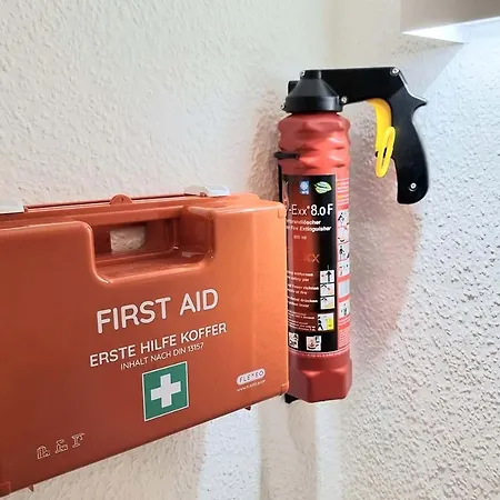 Monteurwohnung Mit Balkon, 5 Zimmer, Voll Ausgestattet, Waesche Inklusive, Kostenfreier Parkplatz Und Wlan - Il01