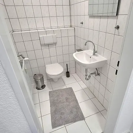 Monteurwohnung Mit Balkon, 5 Zimmer, Voll Ausgestattet, Waesche Inklusive, Kostenfreier Parkplatz Und Wlan - Il01 איסרלון