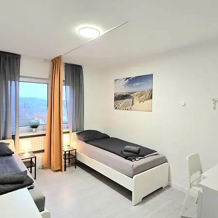 Monteurwohnung Mit Balkon, 5 Zimmer, Voll Ausgestattet, Waesche Inklusive, Kostenfreier Parkplatz Und Wlan - Il01 아파트 *